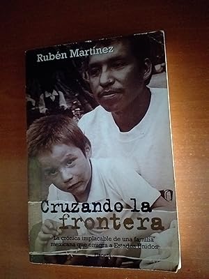 Immagine del venditore per Cruzando La Frontera: La Cronica Implacable de Una Familia Mexicana Que Emigra a Estados Unidos / Crossing the Border venduto da Libros Ramban