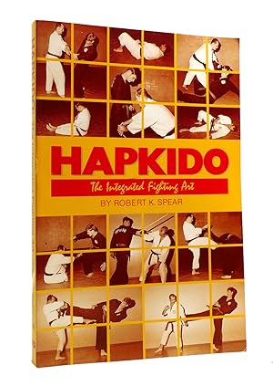 Bild des Verkufers fr HAPKIDO The Integrated Fighting Art zum Verkauf von Rare Book Cellar