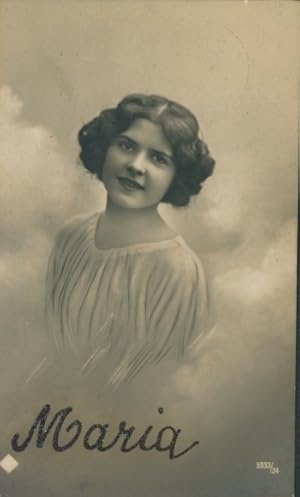Glitzer Ansichtskarte / Postkarte Frau-Portrait, Dunkle lockige Haare, Maria