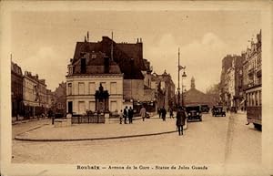 Ansichtskarte / Postkarte Roubaix Nord, Avenue de la Gare, Statue von Jules Guesde
