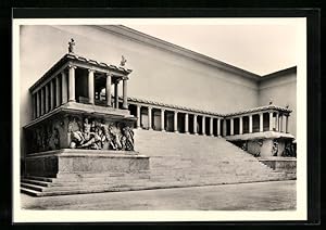 Bild des Verkufers fr Ansichtskarte Berlin, Der Altar von Pergamon im Pergamon-Museum zum Verkauf von Bartko-Reher