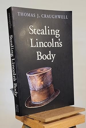 Immagine del venditore per Stealing Lincoln's Body venduto da Henniker Book Farm and Gifts
