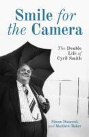 Bild des Verkufers fr Smile for the Camera : The Double Life of Cyril Smith zum Verkauf von AHA-BUCH GmbH