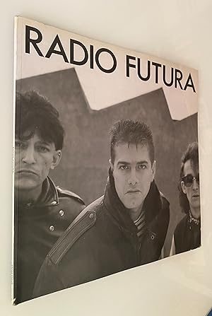 Imagen del vendedor de Radio Futura a la venta por Nk Libros