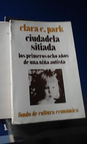 Imagen del vendedor de CIUDADELA SITIADA. LOS PRIMEROS OCHO A�OS DE UNA NI�A AUTISTA (Madrid, 1979) a la venta por Multilibro