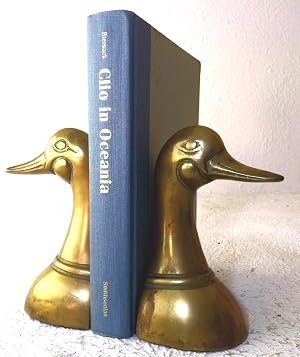 Immagine del venditore per Clio in Oceania: toward a historical anthropology venduto da Structure, Verses, Agency  Books