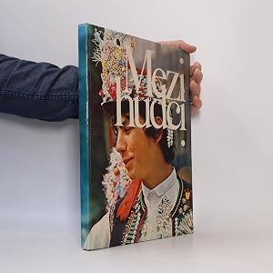Immagine del venditore per Mezi hudci. Slavnosti lidovych pisni a tancu v Cechach a na Morave venduto da Bookbot