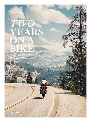 Imagen del vendedor de Two Years On A Bike a la venta por moluna