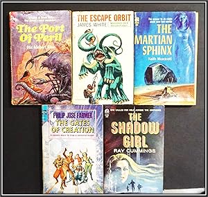 Bild des Verk�ufers f�r 5 Vintage Ace Science Fiction Pulps: The Gates of Creation; The Martian Sphinx; The Shadow Girl; The Port of Peril; The Escape Orbit zum Verkauf von Blind-Horse-Books (ABAA-FABA-IOBA)