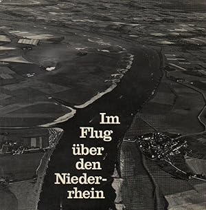 Immagine del venditore per Im Flug �ber den Niederrhein: Fotos. venduto da B�rbel Hoffmann