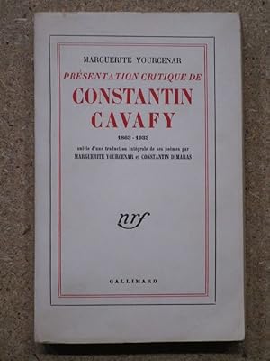 Bild des Verkufers fr Prsentation critique de Constantin Cavafy, 1863-1933. Suivie d'une traduction intrgrale de ses pomes par Marguerite Yourcenar et Constantin Dimaras. zum Verkauf von Librairie Diogne SARL