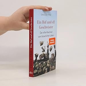 Seller image for Ein Hof und elf Geschwister. Der stille Abschied vom b�uerlichen Leben for sale by Bookbot