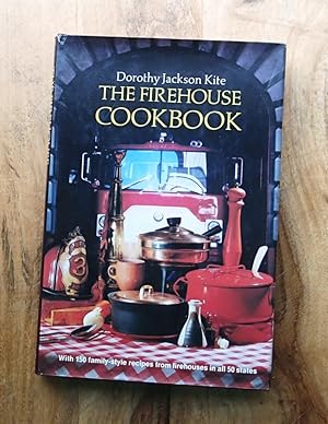 Imagen del vendedor de THE FIREHOUSE COOKBOOK : 150 Family-style Recipes from Firehouses in All 50 States a la venta por 100POCKETS