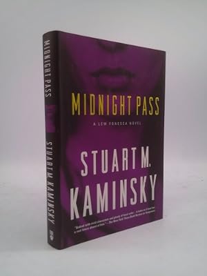 Bild des Verk�ufers f�r Midnight Pass: A Lew Fonesca Mystery zum Verkauf von ThriftBooksVintage