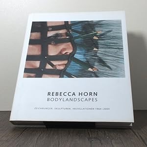 Imagen del vendedor de Rebecca Horn, Bodylandscapes, Zeichnungen, Skulpturen, Installationen 1964 - 2004 ; [anl�sslich der Ausstellung Rebecca Horn, Bodylandscapes - Zeichnungen, Skulpturen, Installationen 1964 - 2004, in K20, Kunstsammlung Nordrhein-Westfalen, D�sseldorf, 2. Oktober 2004 bis 9. Januar 2005 . Martin-Gropius-Bau, Berlin, im Rahmen der Berliner Festspiele, September bis Dezember 2006] a la venta por BonTaix