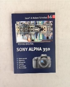 Bild des Verk�ufers f�r Fotos Digital. Sony Alpha 350. Kamerapraxis, Objektive, Blitzger�te, Zubeh�r, Praxistipps, Basiswissen. zum Verkauf von Antiquariat B��ler