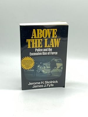 Imagen del vendedor de Above the Law Police and the Excessive Use of Force a la venta por True Oak Books