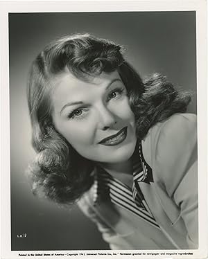 Original portrait photograph of Linda Hayes by photographer Ray Jones, 1941