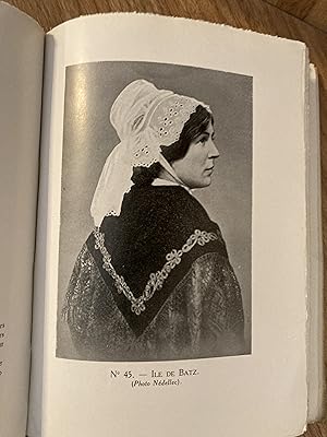 Image du vendeur pour Les coiffes bretonnes. 100 mod�les diff�rents. mis en vente par Librairie-Galerie B�tis