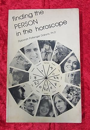 Imagen del vendedor de FINDING THE PERSON IN THE HOROSCOPE a la venta por Happyfish Books