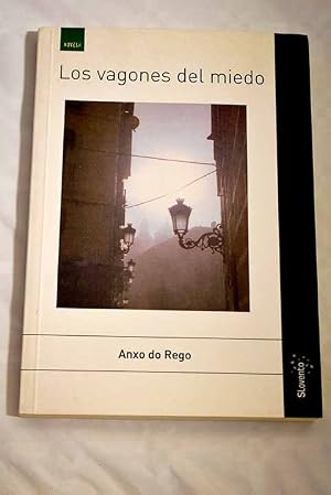 Immagine del venditore per Los vagones del miedo venduto da Alcan� Libros