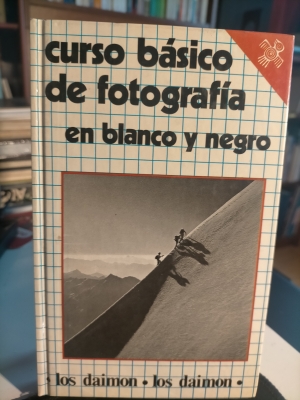 Immagine del venditore per CURSO B�SICO EN BLANCO Y NEGRO venduto da LIBRER�A JEAN HARLOW