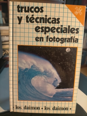 Immagine del venditore per TRUCOS Y T�CNICAS ESPECIALES EN FOTOGRAF�A venduto da LIBRER�A JEAN HARLOW