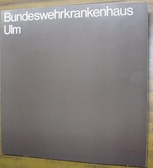 Immagine del venditore per Bundeswehrkrankenhaus Ulm mit Versorgungsgeb�ude und milit�rischen Unterk�nften. venduto da Antiquariat Carl Wegner