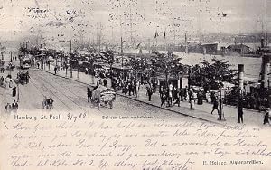 Bild des Verk�ufers f�r Bei den Landungsbr�cken. Ansichtskarte in Lichtdruck. Abgestempelt Hamburg 09.07.1906. zum Verkauf von Antiquariat Heinz Tessin