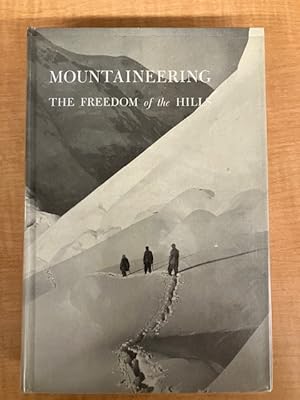 Image du vendeur pour Mountaineering: The Freedom of the Hills mis en vente par Friends of the Multnomah County Library