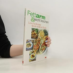 Seller image for Low Fat. Fettarm und leicht kochen for sale by Bookbot