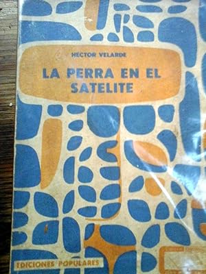 Imagen del vendedor de La perra en el satlite a la venta por DEL SUBURBIO  LIBROS- VENTA PARTICULAR