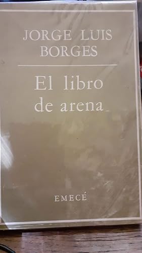 Imagen del vendedor de EL LIBRO DE ARENA a la venta por DEL SUBURBIO  LIBROS- VENTA PARTICULAR