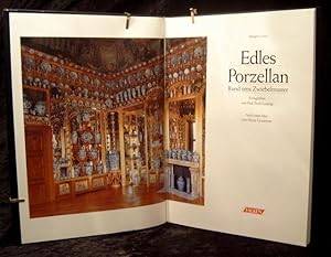 Immagine del venditore per Edles Porzellan. Rund ums Zwiebelmuster. Fotografiert von Prof. Erich Lessing. Nach einee Idee von Heinz Grossmann. venduto da Antiquariat Johann Forster