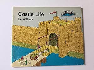 Bild des Verkufers fr Castle Life zum Verkauf von WellRead Books A.B.A.A.