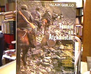 Image du vendeur pour Tmoin en Afghanistan. [Textes de J. Abouchar, H. Amouroux, Ph. Augoyard, P. Bruckner, G. Chaliand, A. Glucksmann, M. Halter, Y. Jouffa, B. Kouchner, J. Lacouture, B.-H. Lvy, G. Perrault]. mis en vente par Antiquariat Michael Solder