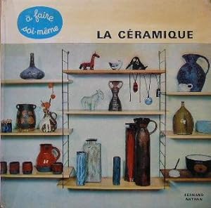 Seller image for LA DECORATION avec des CRISTAUX DE COULEURS for sale by Librairie les mains dans les poches
