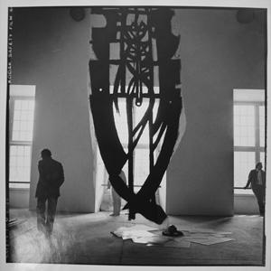 Felix Droese. Droese mit einer Installation auf der documenta 7, Kassel 1982.