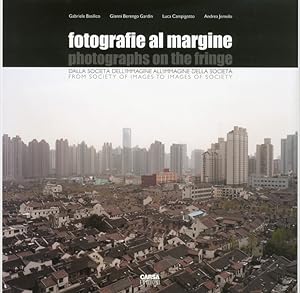 Seller image for Fotografie al Margine. Dalla Societ dell'Immagine all'Immagine della Societ. Photographs On the Fringe. From Society of Image To Image of Society for sale by Libro Co. Italia Srl