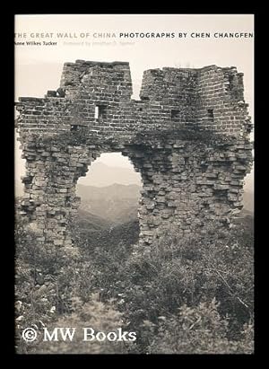 Imagen del vendedor de The Great Wall of China : photographs by Chen Changfen / by Anne Wilkes Tucker ; foreword by Jonathan D. Spence a la venta por MW Books Ltd.