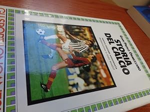 Bild des Verkufers fr Storia (e storie) del calcio - Presentaz. di E. Bearzot Nouva edizione aggiornata zum Verkauf von suspiratio - online bcherstube