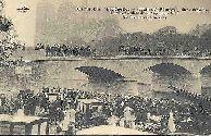 Bild des Verkufers fr Carte Postale Ancienne - Un autobus "Batignolles Jardin des Plantes " dans la Seine. Terrible accident du 27 Septembre 1911. Les premires recherches. zum Verkauf von JOIE DE LIRE