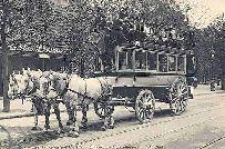 Bild des Verkufers fr Carte Postale Ancienne - 4006 - Les transports  Paris. Omnibus  trois chevaux. zum Verkauf von JOIE DE LIRE