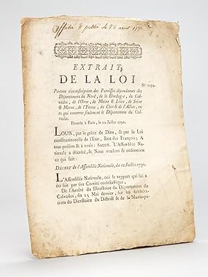 Bild des Verkufers fr Extrait de la Loi Portant circonscription des Paroisses dpendantes des Dpartemens du Nord, de la Dordogne, du Calvados, de l'Orne, de Maine & Loire, de Seine & Marne, de l'Yonne, du Cher & de l'Allier, en ce qui concerne seulement le Dpartement de Calvados. Donne  Paris, le 12 Juillet 1791 : "Ville de Caen. Il y aura pour la ville de Cane sept paroisses, scavoir : celles de Saint-Pierre, de Saint-Jean, de Saint-Michel de Vaucelles, de Saint-Gilles, de Notre-Dame." "Ville de Falaise. Il y aura pour la ville de Falaise & les campagnes environnantes, trois paroisses qui seront desservies sous le nom & dans les Eglises de la Trinit, de Saint-Gervais & de Guibray.". zum Verkauf von Librairie du Cardinal