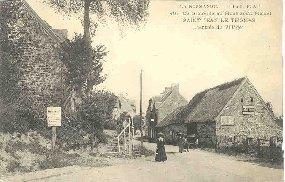 Image du vendeur pour Carte Postale Ancienne - LA NORMANDIE - " La C.P.A". 49 - De Granville au Mont Saint-Michel. SAINT-JEAN-LE-THOMAS. L'entre du village. mis en vente par JOIE DE LIRE