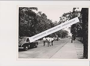 Imagen del vendedor de LES SUITES DES MANIFESTATIONS POUR L'INDPENDANCE DU 4 JANVIER 1959  LOPOLDVILLE (CONGO BELGE) a la venta por LIVRESCOLLECTOR