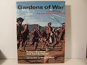 Bild des Verkufers fr Gardens of War. Life and Death in the New Guinea Stone Age zum Verkauf von Bidonlivre