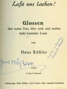 Bild des Verkufers fr Lat uns lachen! - Glossen ber meine Frau, ber mich und andere leicht komische Leute (SIGNIERTES EXEMPLAR) zum Verkauf von books4less (Versandantiquariat Petra Gros GmbH & Co. KG)