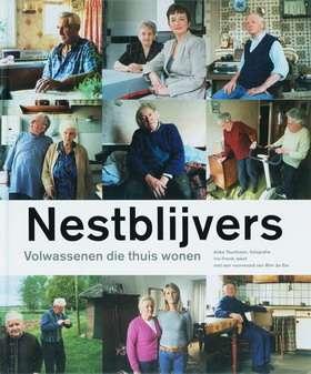 Seller image for Nestblijvers. Volwassenen die thuis wonen. for sale by Frans Melk Antiquariaat