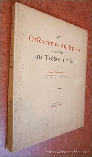 Imagen del vendedor de Les Orfvreries Anciennes conserves au Trsor de Hal par l'Abb Fernand Croo. a la venta por Emile Kerssemakers ILAB